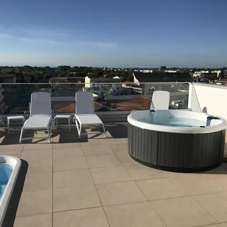 Apartment Modern With Rooftop Pool