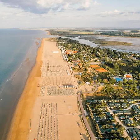 Modern With Rooftop Pool Bibione